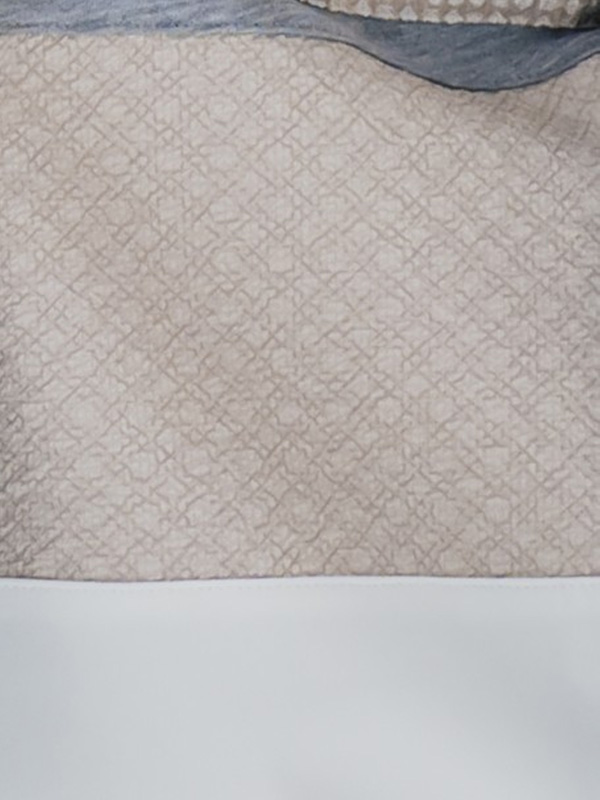 ベージュ