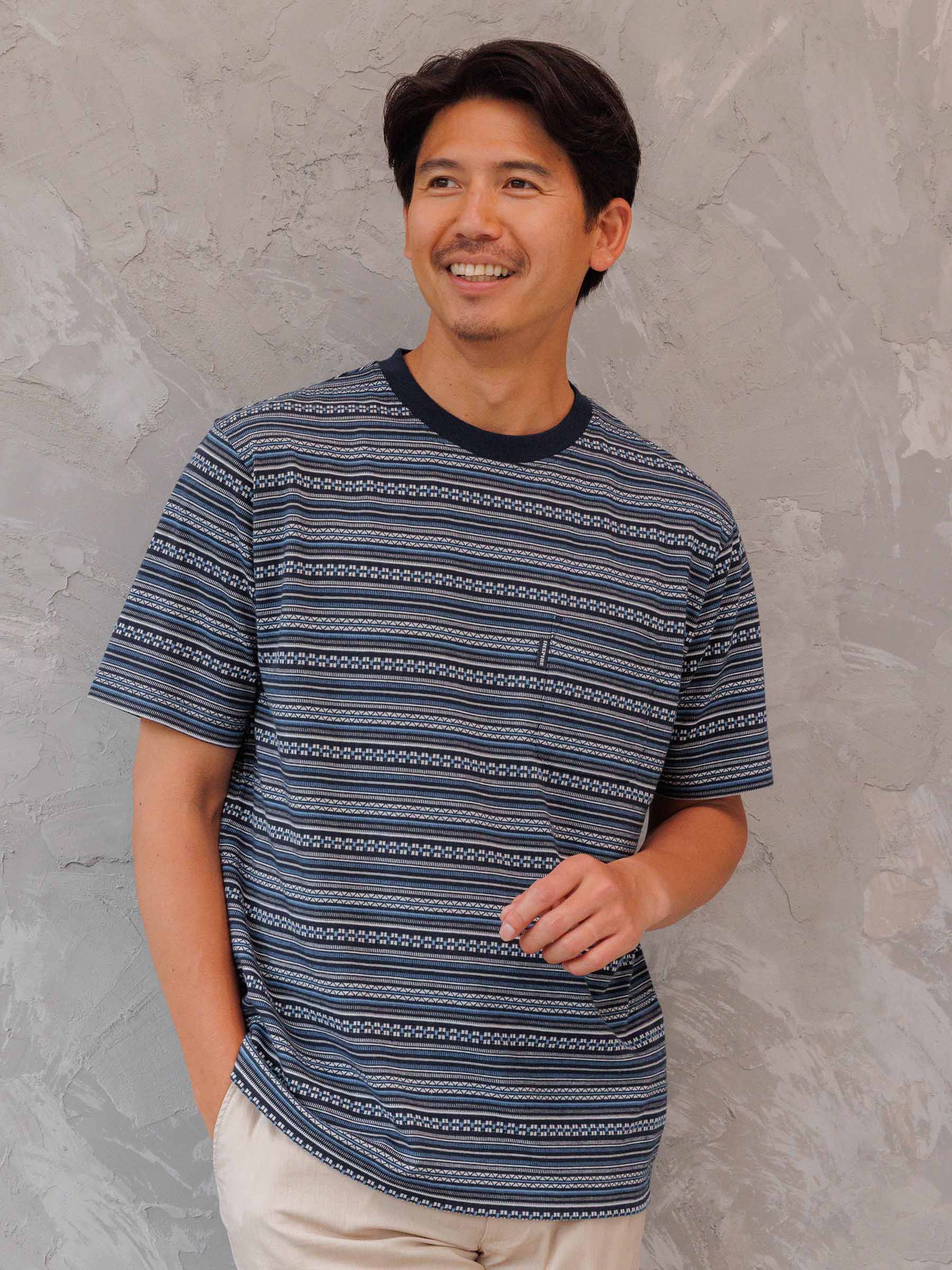 青いストライプVネックTシャツ タックストライプVネックTシャツ | INSPIRE ONLINE SHOP