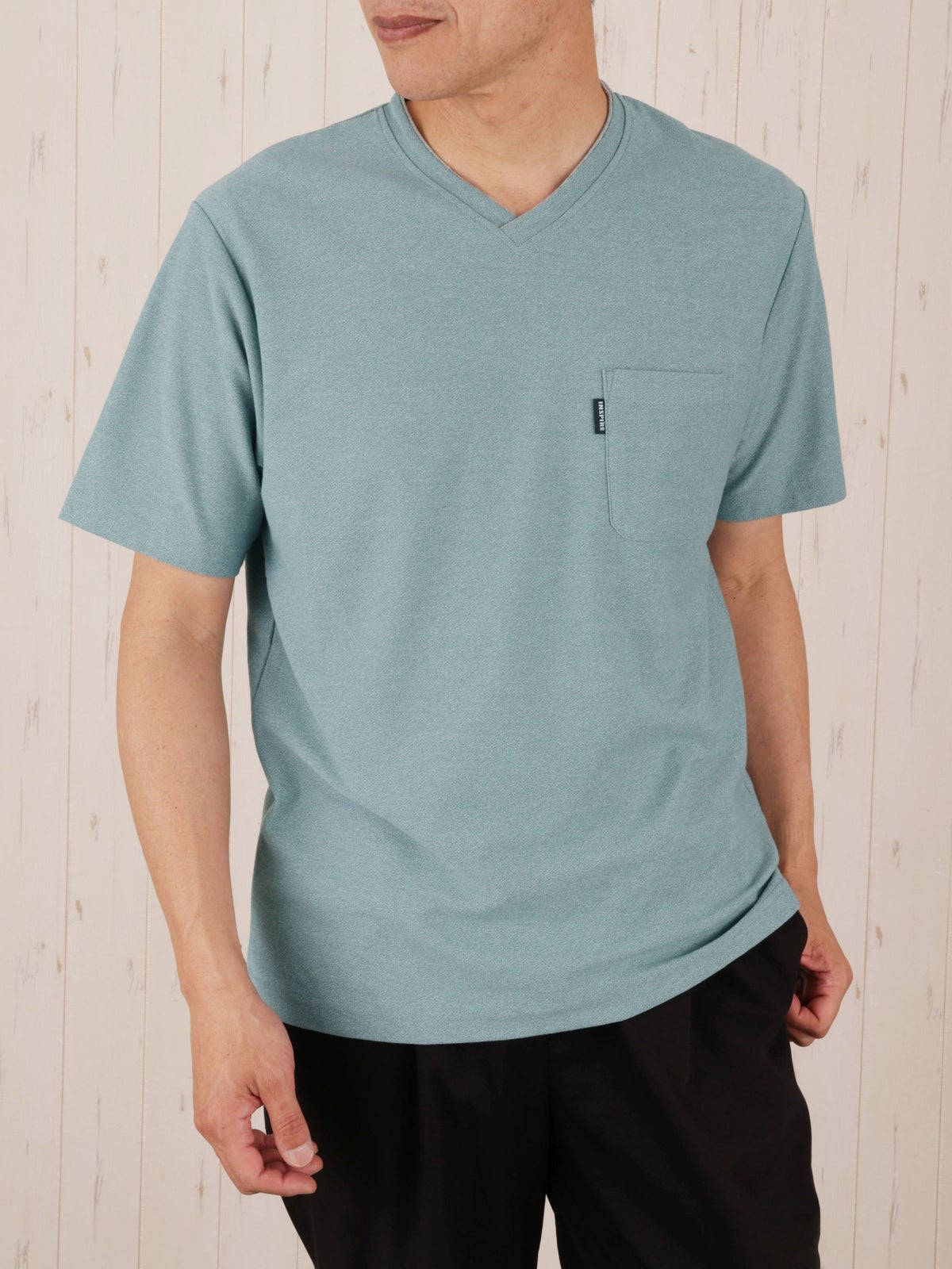 カットサテンレイヤードVネックTシャツ