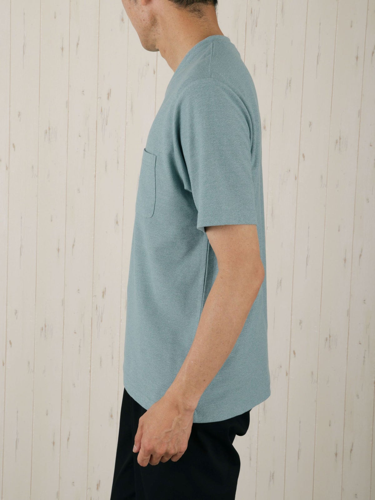 カットサテンレイヤードVネックTシャツ