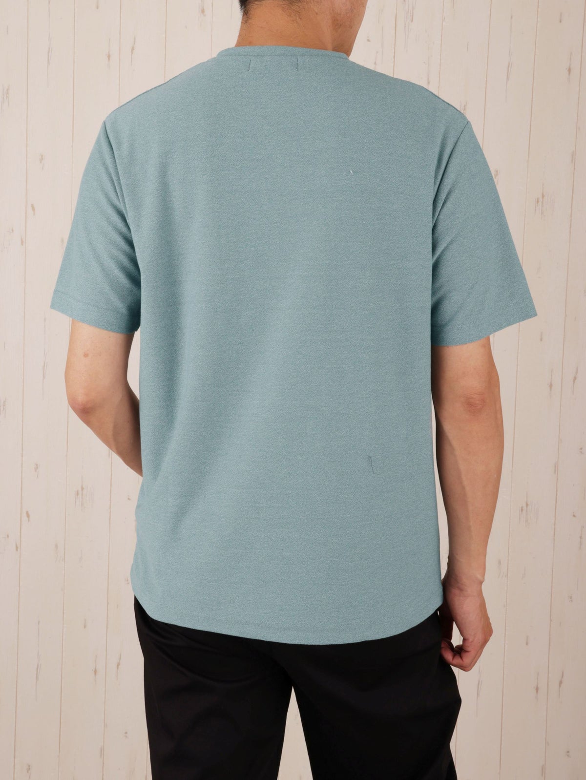 カットサテンレイヤードVネックTシャツ