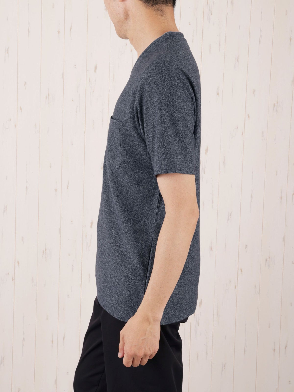 カットサテンレイヤードVネックTシャツ