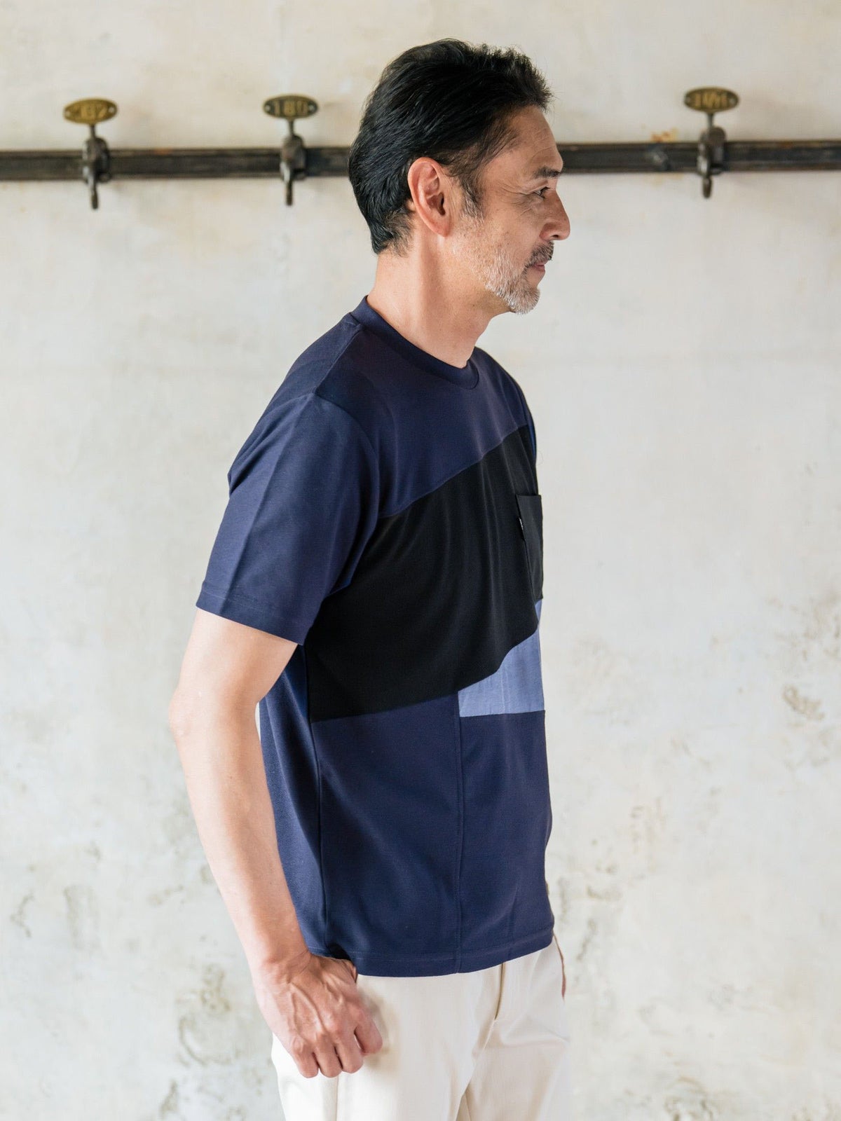カットサテン布帛切替クルーネックTシャツ